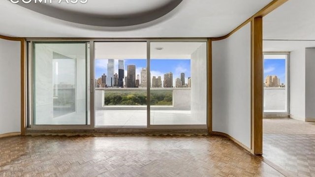 Rockefeller Apartment Sells in a New York Minute